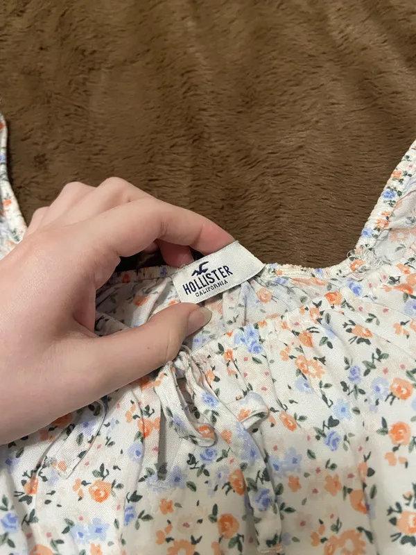 Hollister Floral Smocked Blouse - Image 4