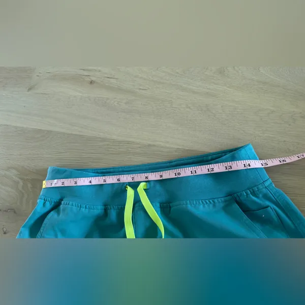 Figs High Waisted Yola Skinny Scrub Pants cactus green size medium petite MT - Image 5