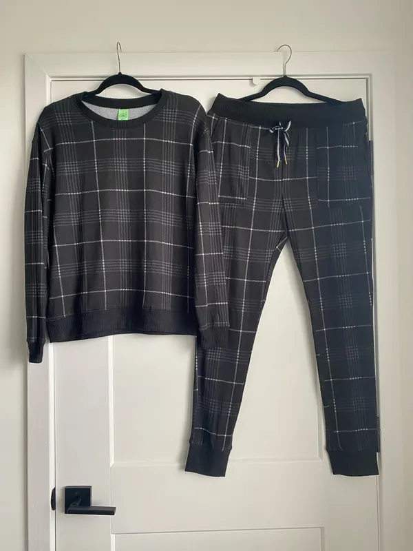 NWOT Honeydew Super Soft 2 Piece Pajama Set Black Plaid Long Sleeve Pant M - Image 2