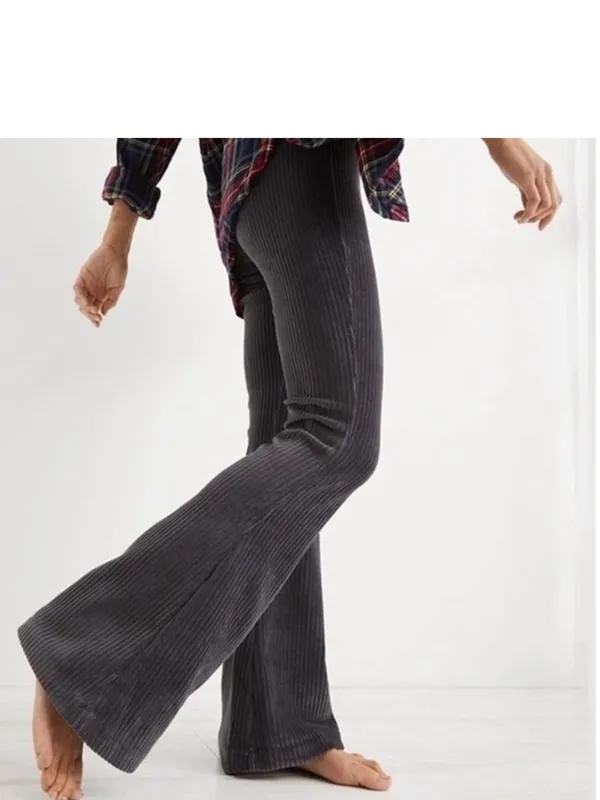 Aerie grey ribbed corduroy flare pants with an elastic waist - Image 2