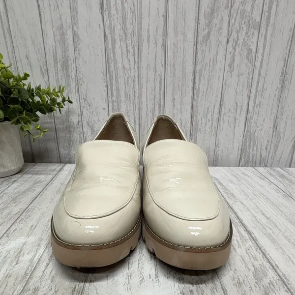 Womens Size 8 Vionic Ivory Slip-On Loafer Flats Solid Round Toe Rubber Sole - Image 2