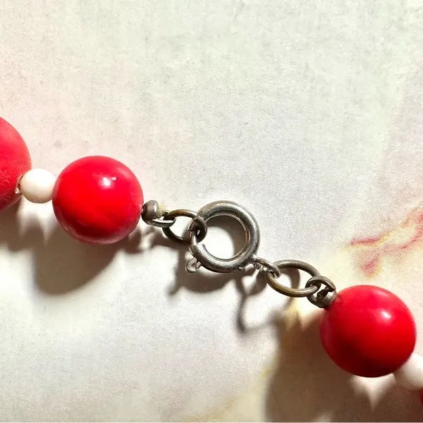 Vintage red beaded necklace - Image 6