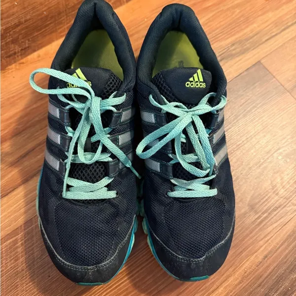 Adidas unisex running shoes super nice - Image 3