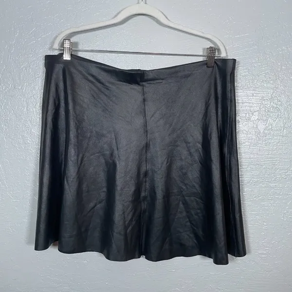 SPANX Women Plus Size 1X Black Faux Leather Skater Mini Skirt Edgy Rocker Punk - Image 4