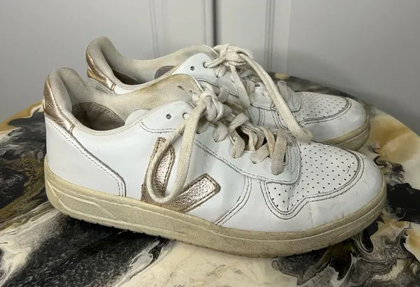 Veja V10 White Rose Gold Sneaker - Image 3