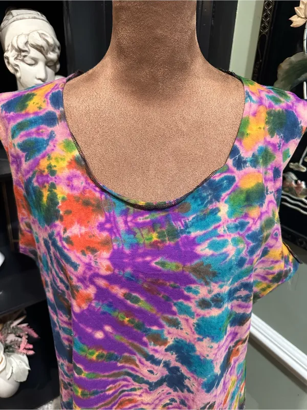 Karma Circle USA Sleeveless Dye Top – Multicolor Swirl – Size L/XL - Image 3