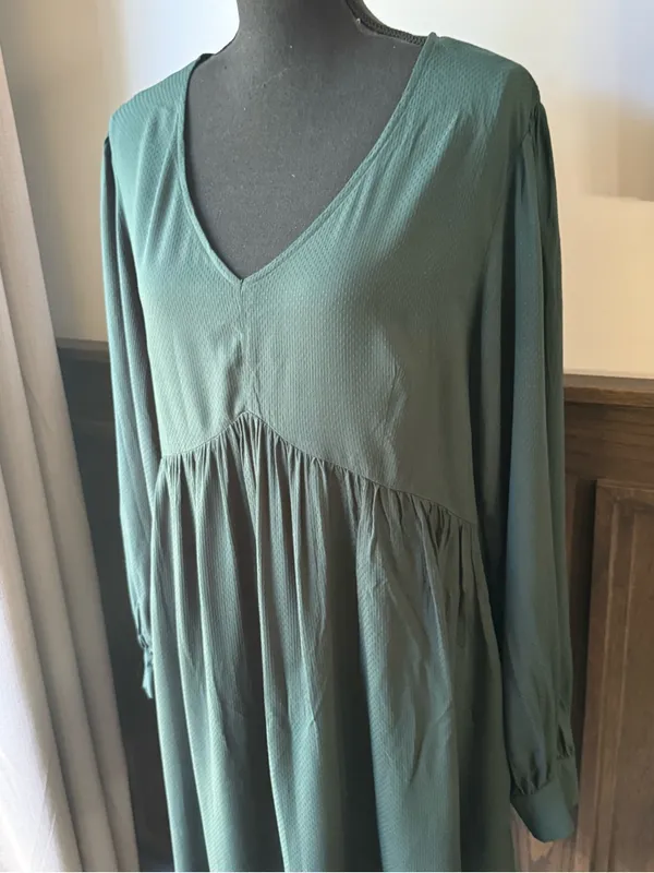 Knox Rose Women's Boho V-Neck Long Sleeve Dress in Forest Green large - Image 2
