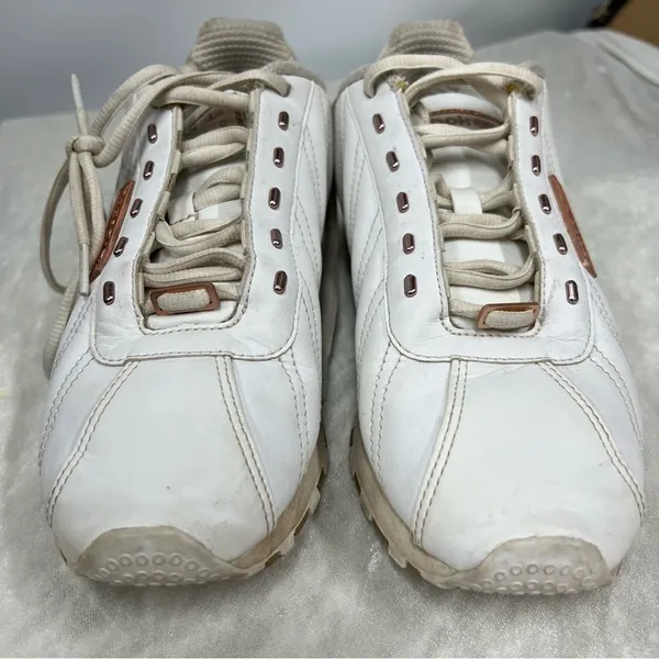 Reebok size 7.5 womens Sneakers vintage style FLAWED - Image 5