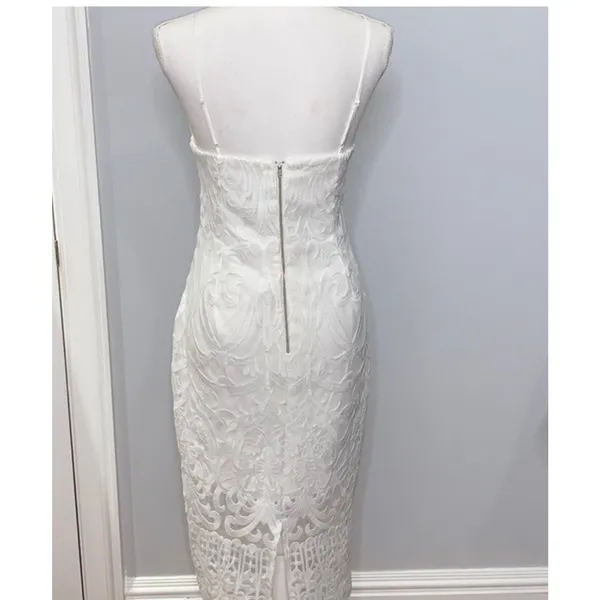 Bardot white lace midi dress Scalloped Vneckline with afitted sheath silhouette. - Image 7