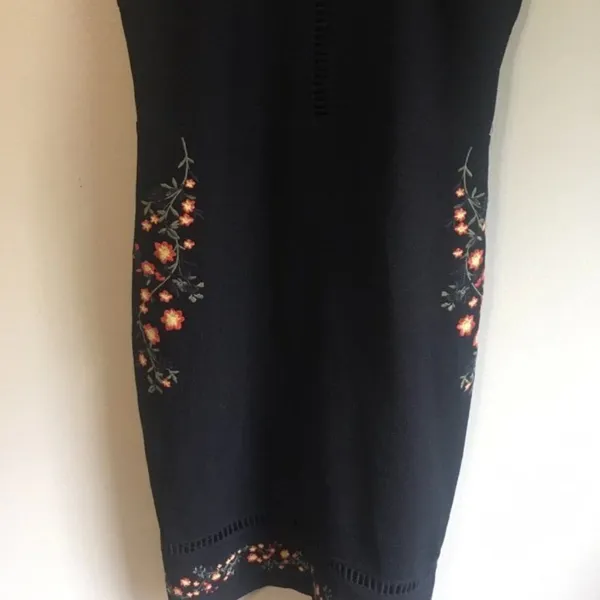 Endless Rose medium black dress‎ - Image 3