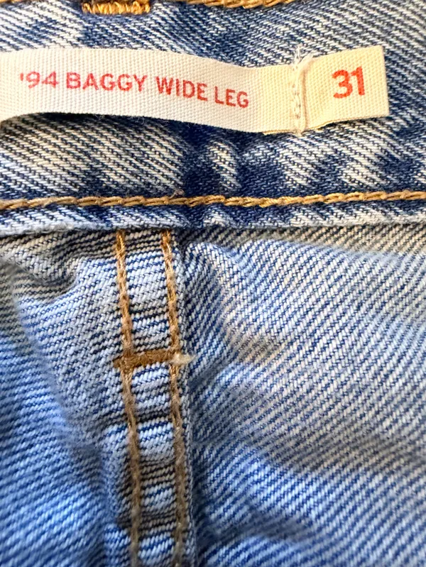 Levi’s ‘94 Wide Leg Baggy Jeans Distressed Cropped - Image 4