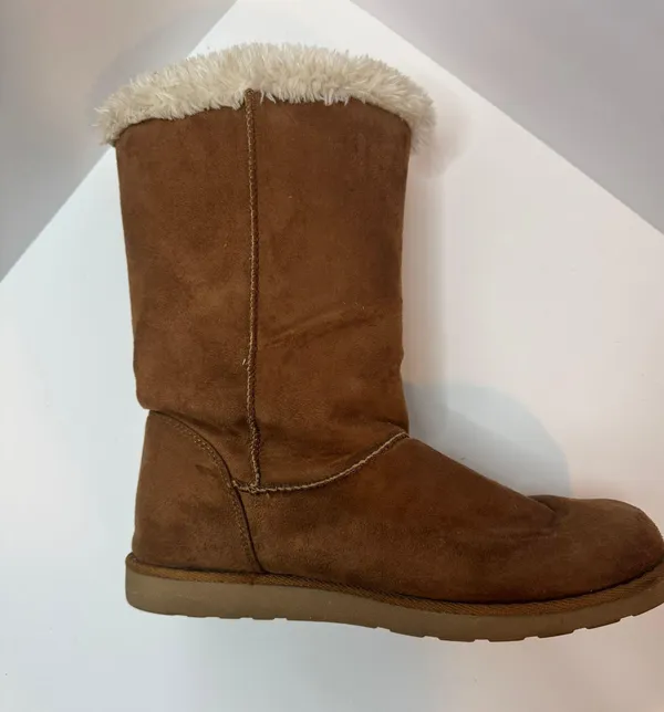 Falls Creek Faux Fur Lined Chelsea Boots Size 9 - Image 5