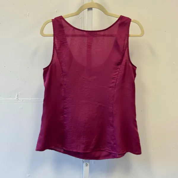 Ann Taylor LOFT Magenta Pink Ruffle V-Neck Sleeveless Blouse Top Size Medium - Image 2