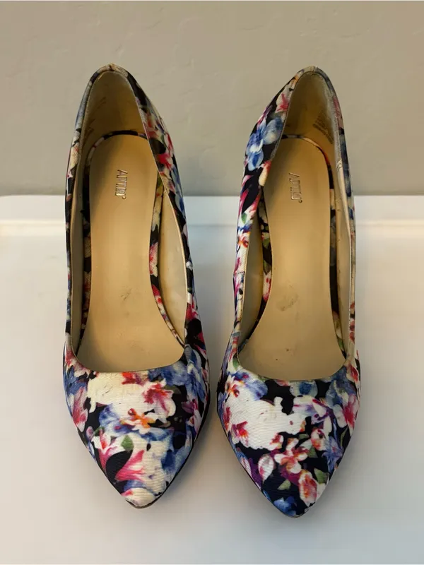 Apt. 9 multicolored floral pumps with silver heels size 6.5 - Image 2