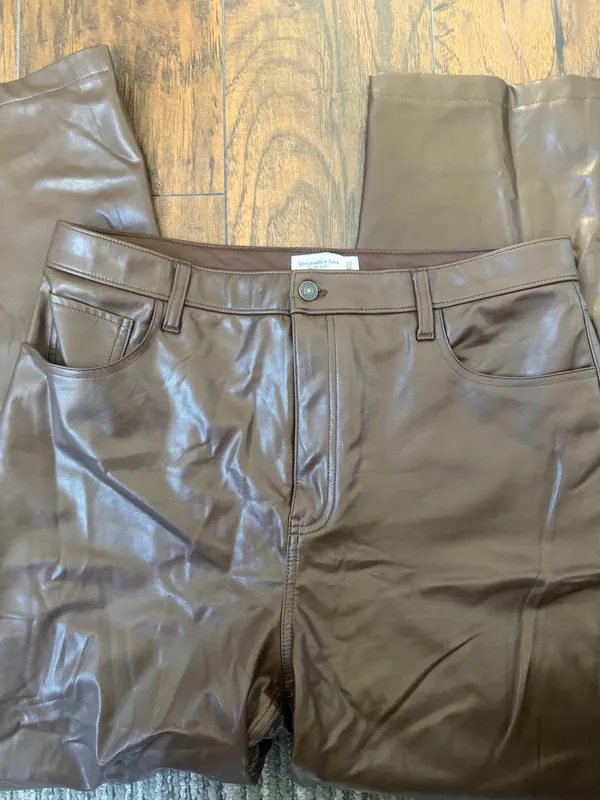 Abercrombie The 90s Straight Ultra High-Rise Brown Leather Faux Pants - Image 2