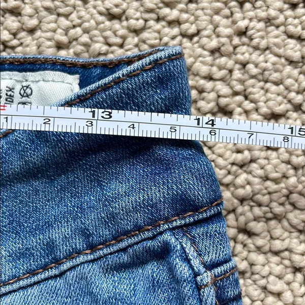 Indigo Rein Distressed Ankle Jeans in Blue - Image 4