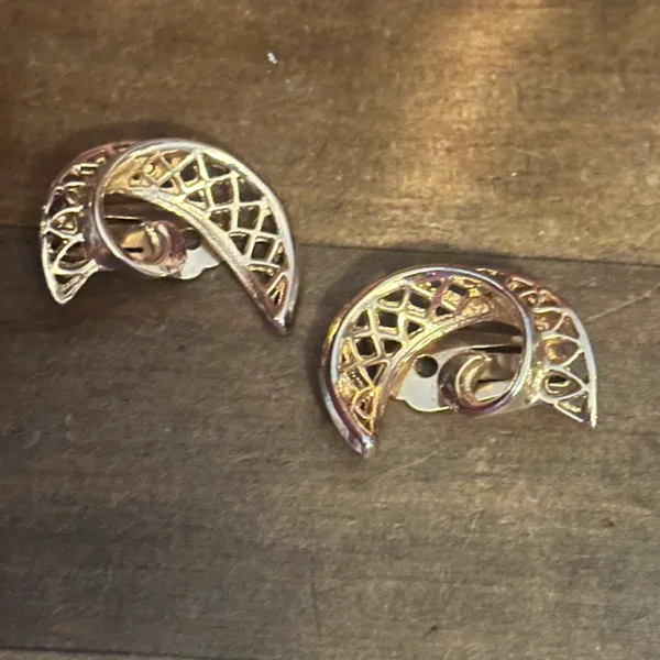 Vintage swirly filigree crescent clip on earrings - Image 6