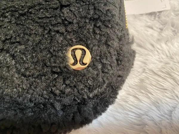 Lululemon Everywhere Fleece Belt Bag - Image 3