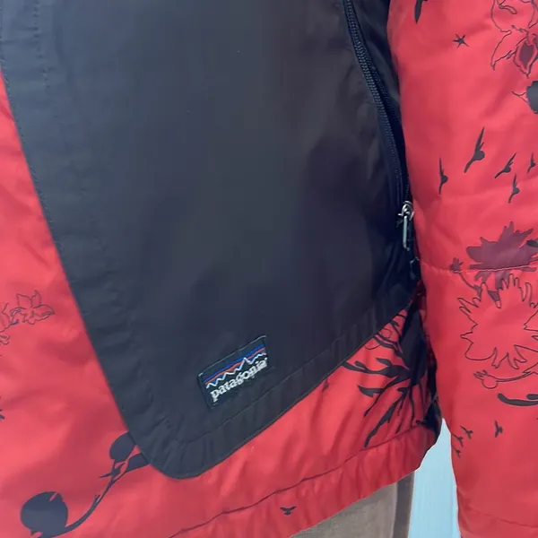Patagonia nano puffer red and black flowered full zip insulatedjacket - Image 6