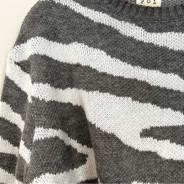 POL Prudencia Zebra Sweater Women's Small Gray‎ White Animal Print Crewneck - Image 5