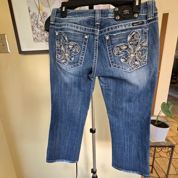 Miss Me FLEUR DE LIS Capri Jeans size 29 - Image 5
