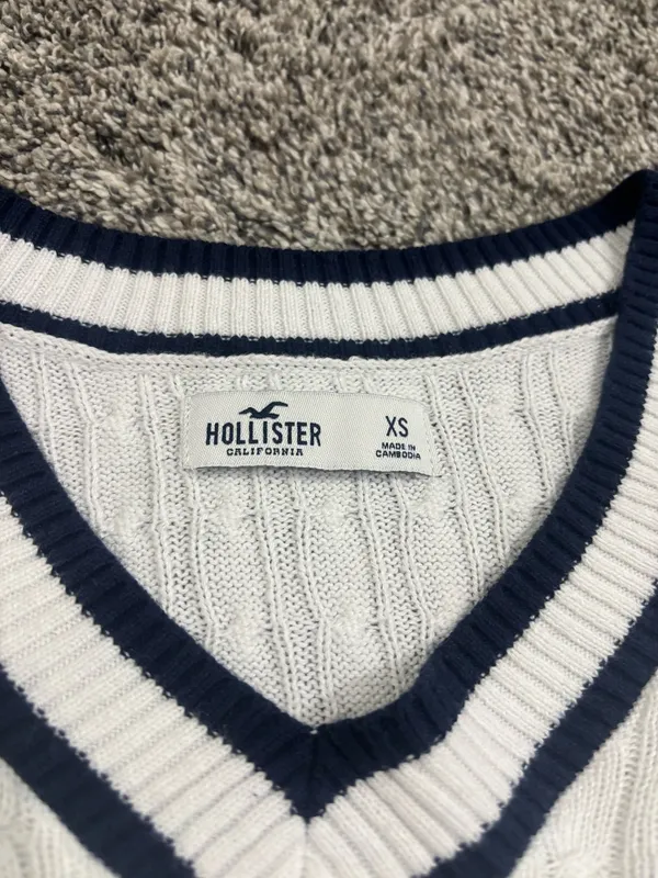 Hollister Sweater White Cropped - Image 2
