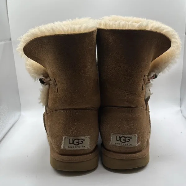 UGG Australia Bailey Button Suede Boots Size 8 Chestnut Brown Read - Image 3