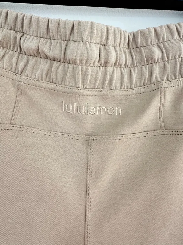 Lululemon Soft Ambitions High Rise Short 4" Trench 8 - Image 3