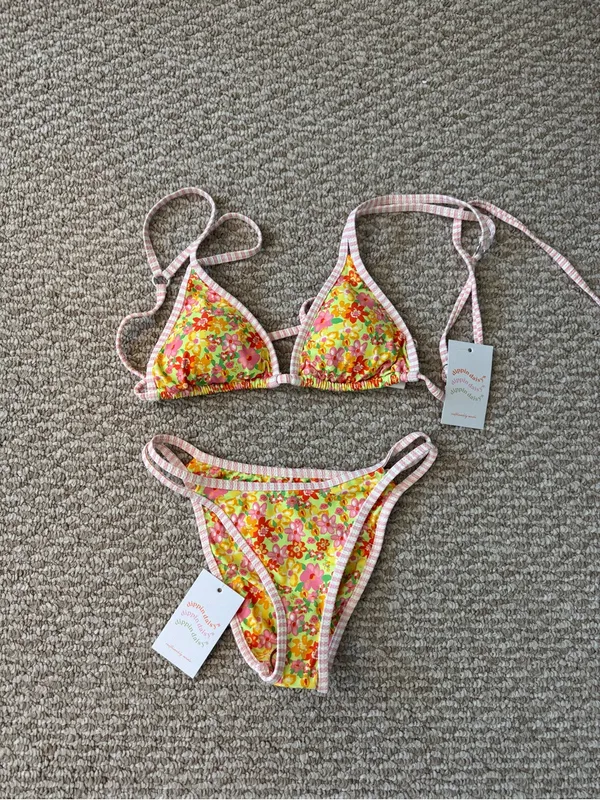 NWT Dippin' Daisy's Floral Bikini Set - Image 2