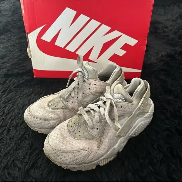 NIKE Huarache activewear lace up shoes sneakers women’s 8 - Image 2