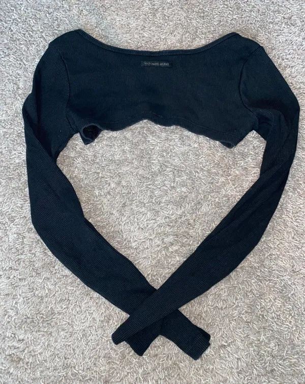 Victoria's Secret Long Sleeve Crop Top - Image 3