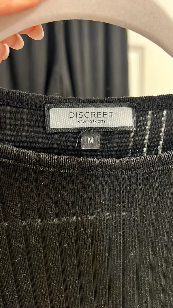 discreet new york city lounge set - Image 4