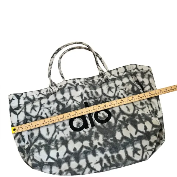 Alo Yoga Iconic Shopper Tote in a gray tie-dye cotton canvas material - Image 4