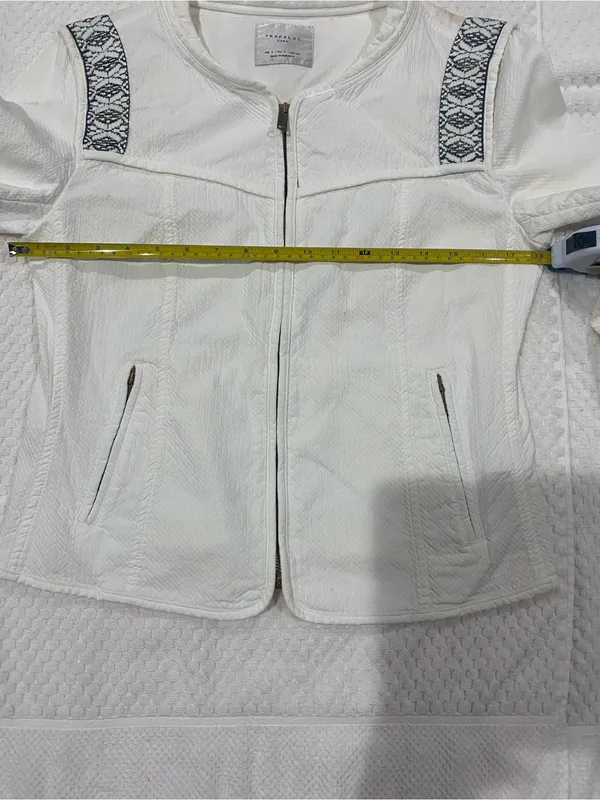 Zara White Textured Zip-Front Jacket with Patterned Trim - Image 4