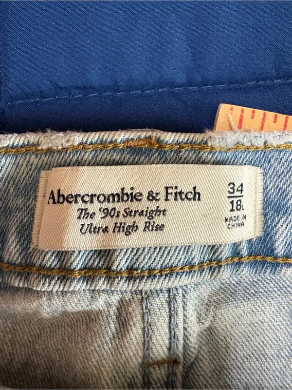 Abercrombie & Fitch Curve Love The '90s Straight Ultra High Rise Jeans Size 18 L - Image 2