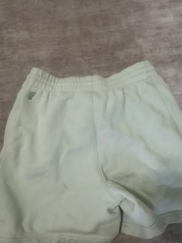 aritzia tna boyfriend shorts light green size medium - Image 3