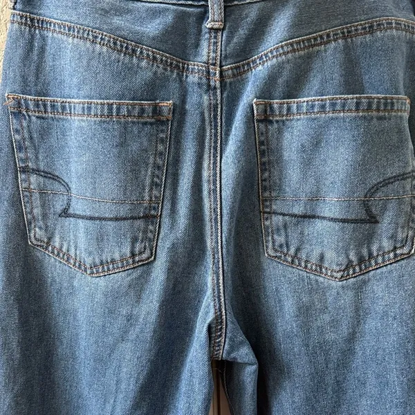 American Eagle Mom Jeans Size 6 Medium Blue Wash Distressed High Rise EUC - Image 8