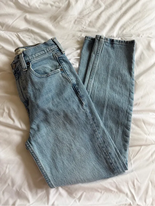 Abercrombie & Fitch Ultra High Rise 90s Straight Jeans - Image 5