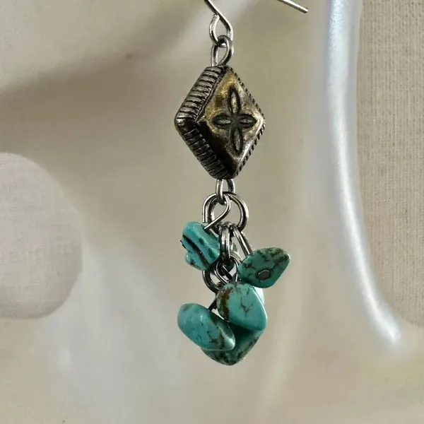 Southwestern Turquoise Chip Cluster Dangle Earrings Blue - Image 5