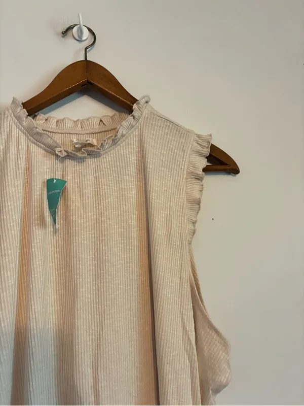 Maurices NWT Beige Tan Vineyard Ribbed Sleeveless Ruffle Trim Tank Top Shirt - Image 4