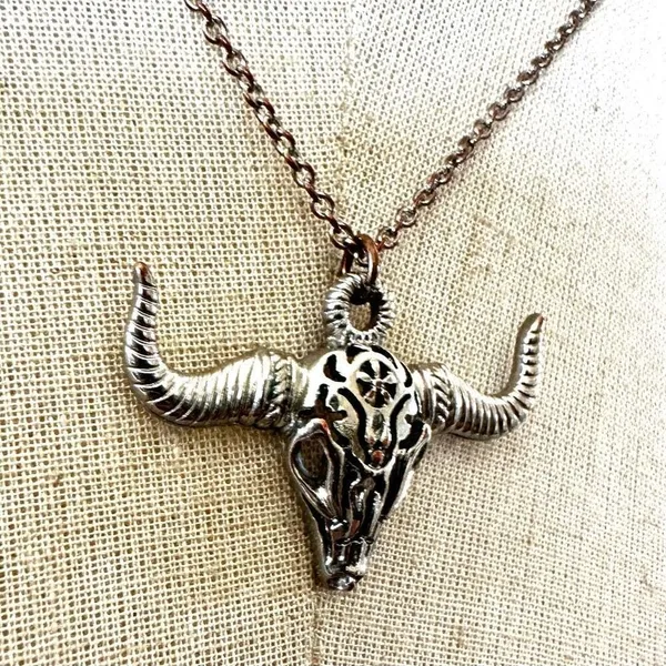 Freedom silver tone bull head cow skull pendant necklace - Image 3