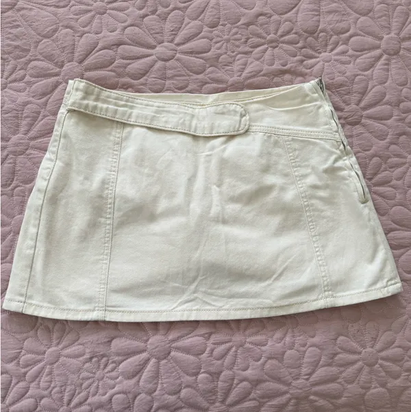 Poeselle White Skort Size L - Image 4