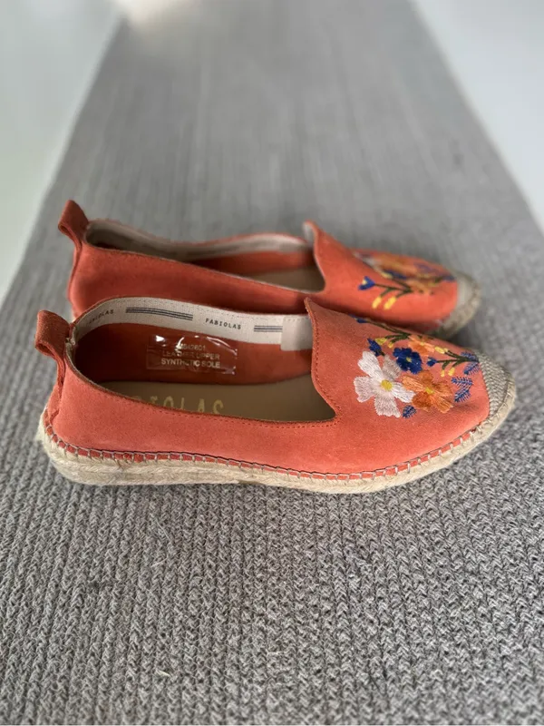 Fabiolas Floral Embroidered Coral Suede Leather Espadrilles Size 38 - Image 9