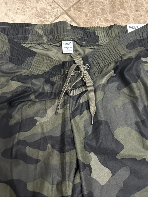 Old Navy Breathe ON Jogger Pants NEW Mid Rise Medium Green Camo - Image 4