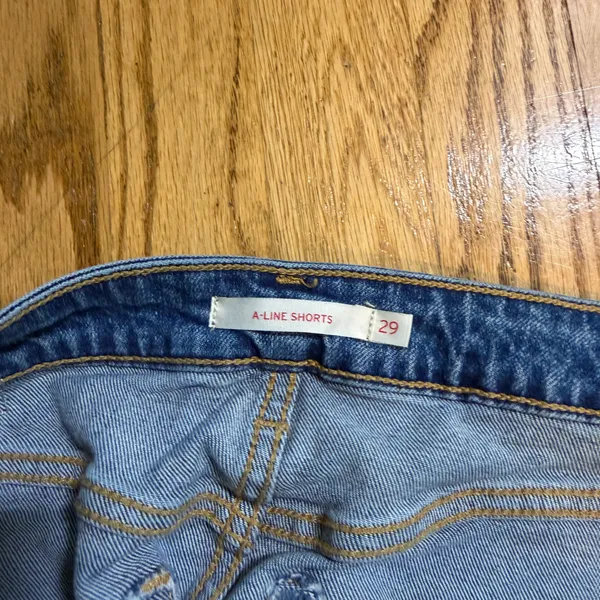 Levi’s A-Line Shorts Size 29 - Image 3