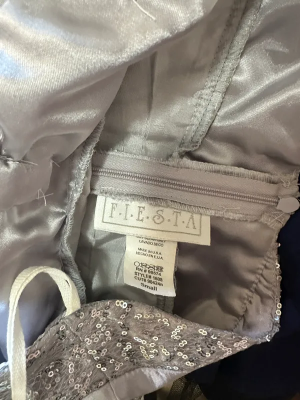 Fiesta Fashion Sparkly Glitter Silver Metallic Deep V Halter Mini Homecoming Dress - S - Image 10