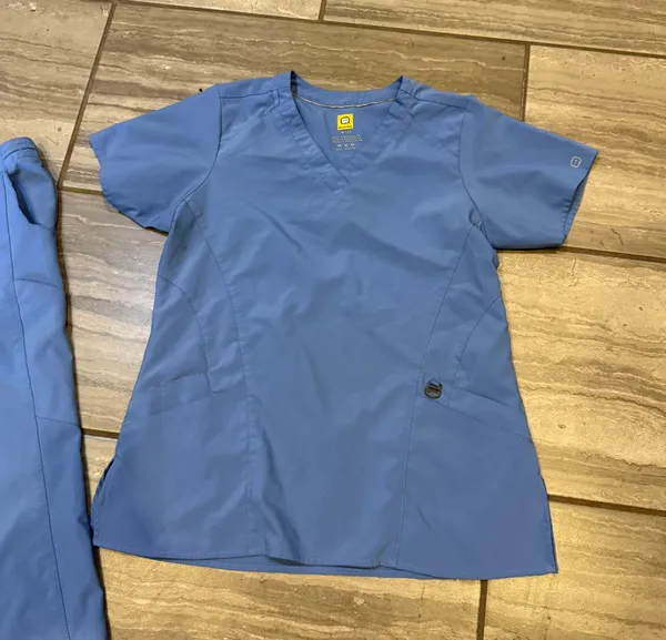 Scrub Set Sz M! No :( - Image 3