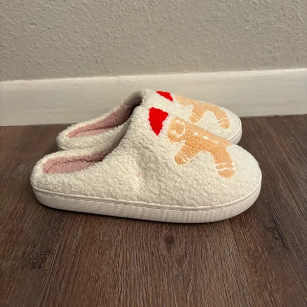Gingerbread Cozy Santa Hat Slip on Slippers Size 7/7.5 Holiday - Image 2