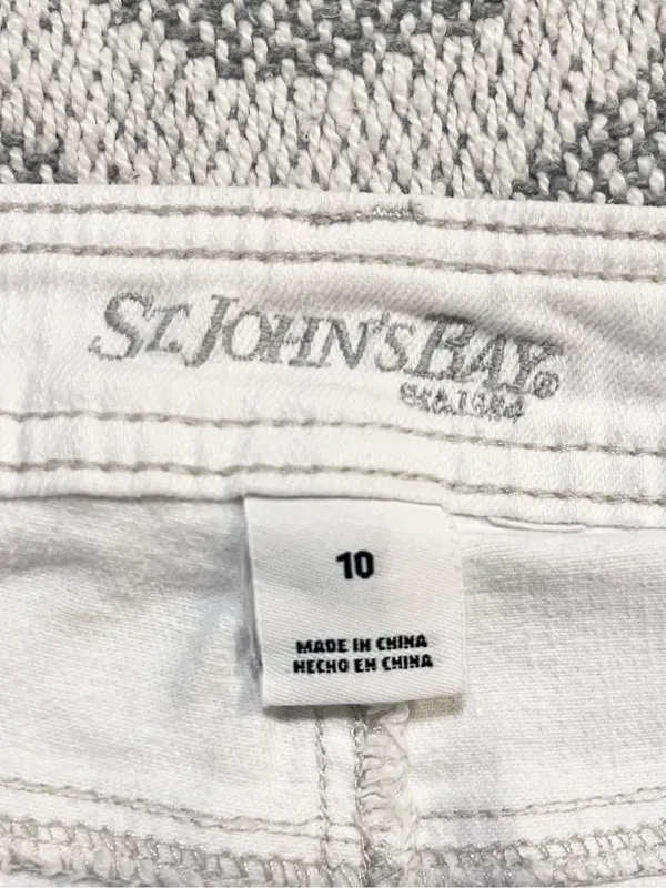 ST. JOHN’S BAY White Denim Bermuda Shorts 10 - Image 4
