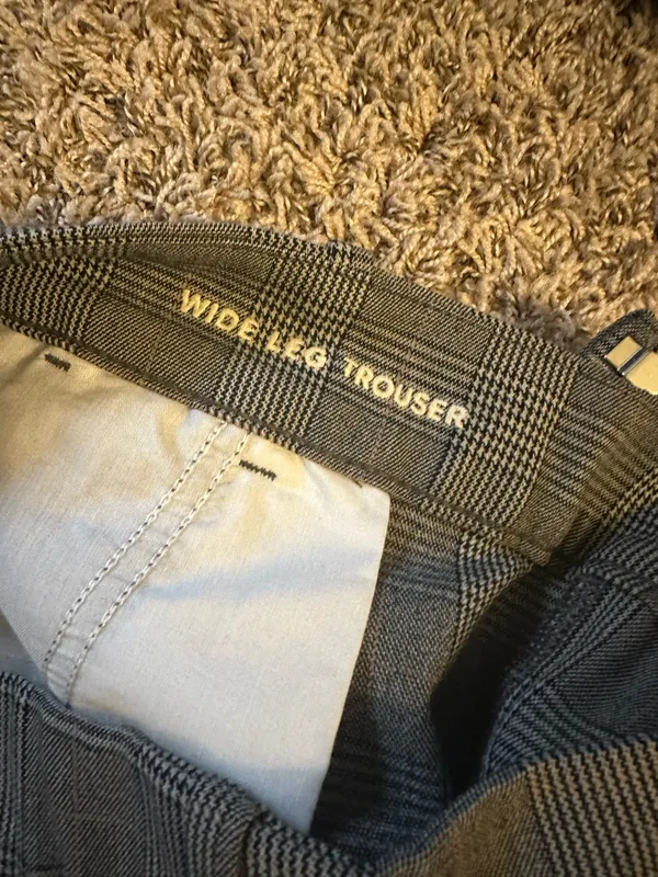 American Eagle Wide-Leg Trousers - Image 4